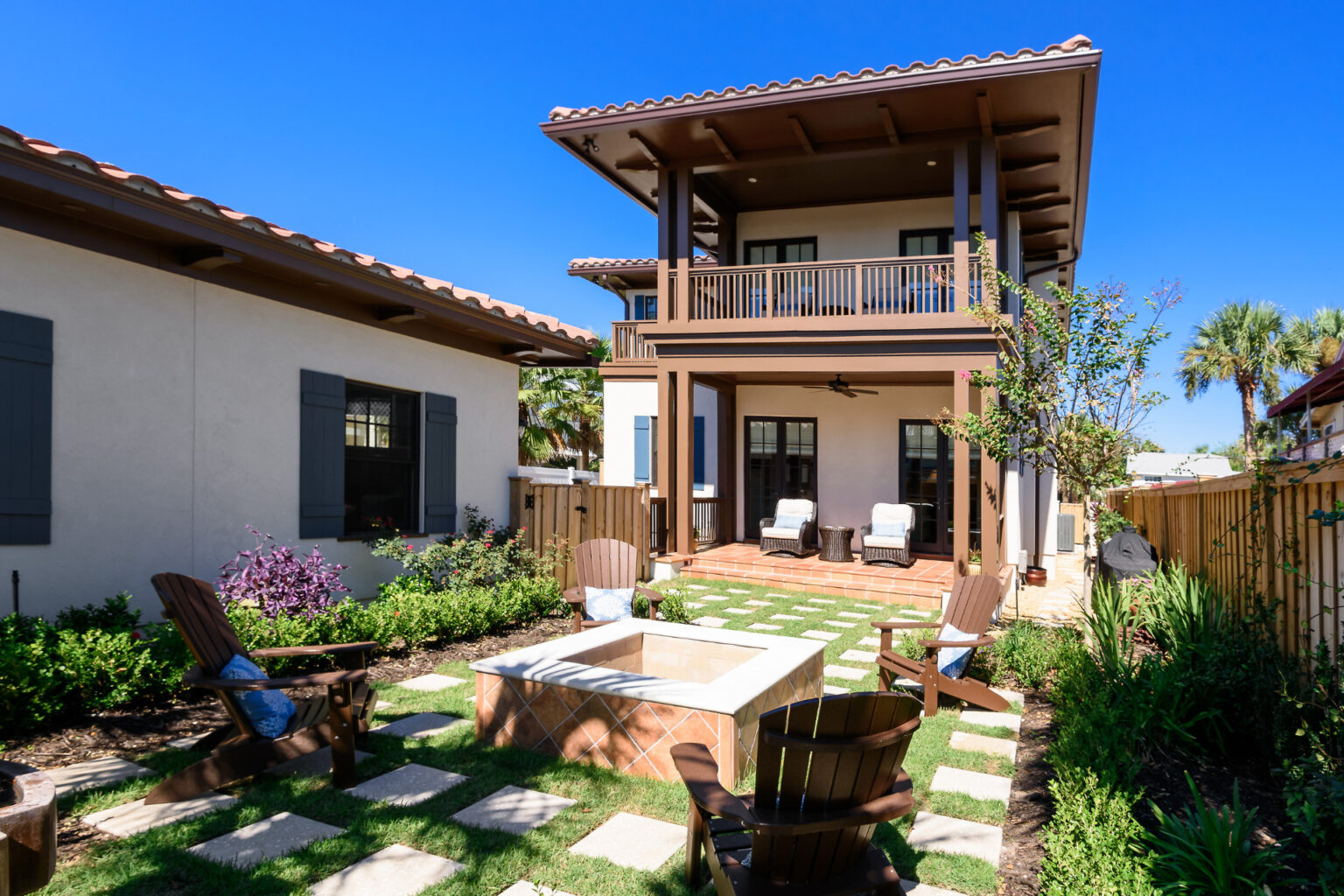 Coastal living design ideas, outdoor entertainment area